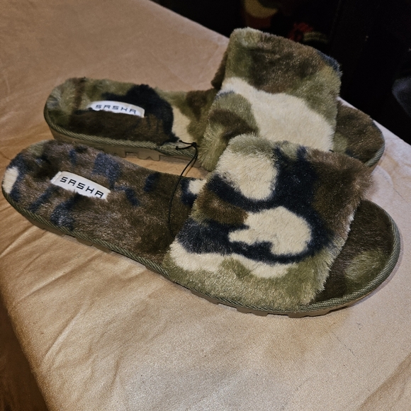 Sasha Fluffy Faux Fur Camo Slip-on Sandal Slippers Size 11, lug sole - Picture 1 of 7